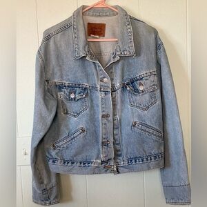Levi's Womens SZ L trucker denim Jacket.Vintage 80’s light wash distressed.